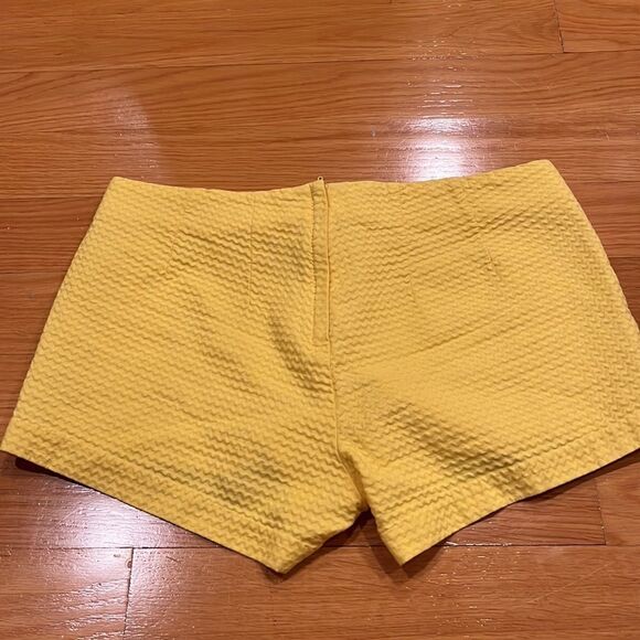 Lilly Pulitzer Lisa short yellow white lace size 4. - Picture 5 of 9